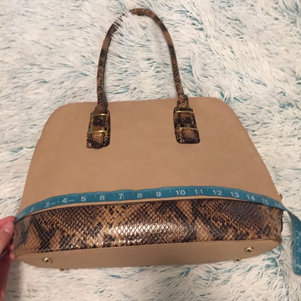 ✨CHARMING CHARLIE SNAKESKIN PURSE✨ - Picture 6 of 8